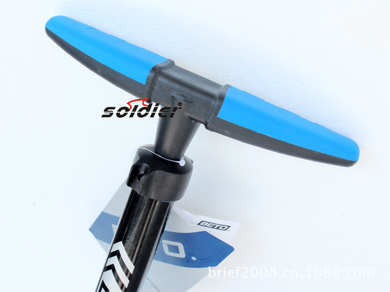 BETO vertical air tube with tire pressure gauge on the bottom of high pressure mountain bike BETO vertical air tube with tire pressure gauge on the bottom of high pressure mountain bike