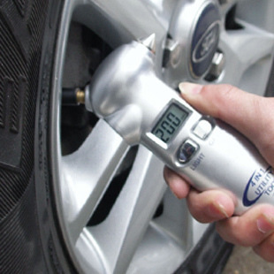 Four-in-One Tire Pressure Multifunctional LCD Digital Tire Pressure Gauge Safety Hammer Emergency Light