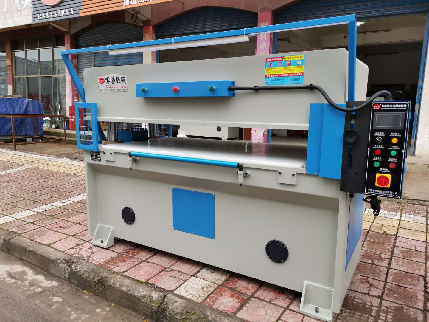 Large table top high-precision cutting machine feeding machine (outdoor goods, household goods, yoga mat, automobile interior decoration)