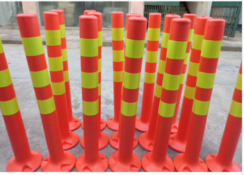 Traffic facilities safety warning post road sign isolation plastic isolation post safety road pile Traffic facilities safety warning post road sign isolation plastic isolation post safety road pile