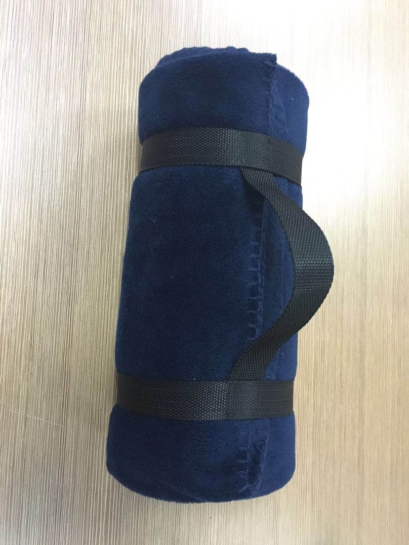 Outdoor sports blanket cushion with double-faced fleece type h-type hand-carried outdoor blanket exit.
