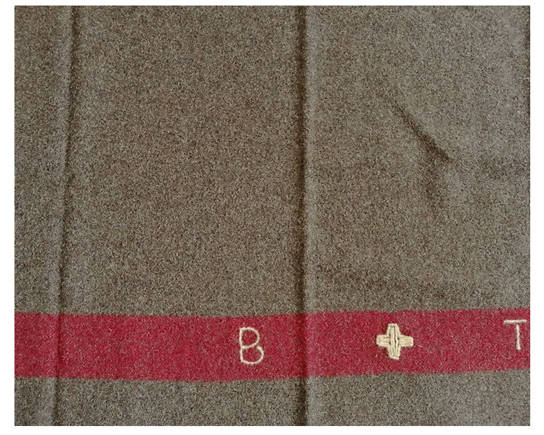Processing Customized Swiss Red Striped Cross Artificial Embroidery Tan Outdoor Camping Fine Wool Wool Blanket
