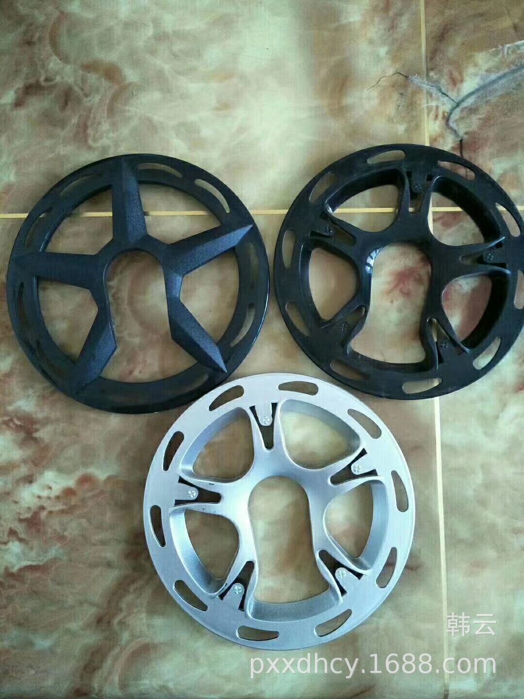 Factory Direct Sales All Kinds of Mountain Bike Color Roulette Wheel Cover 42 Teeth 4 Holes Tooth Plate Cover Mountain Bicycle Fitting Wholesale Factory Direct Sales All Kinds of Mountain Bike Color Roulette Wheel Cover 42 Teeth 4 Holes Tooth Plate Cover Mountain Bicycle Fitting Wholesale