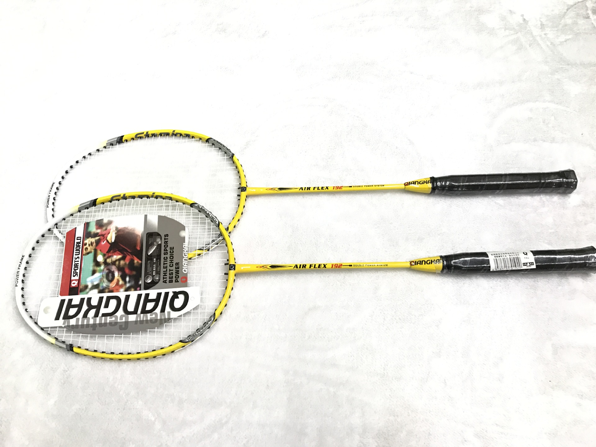 The factory direct selling JINKE-1012 badminton rackets 2 pieces to take super light alloy competition training special The factory direct selling JINKE-1012 badminton rackets 2 pieces to take super light alloy competition training special