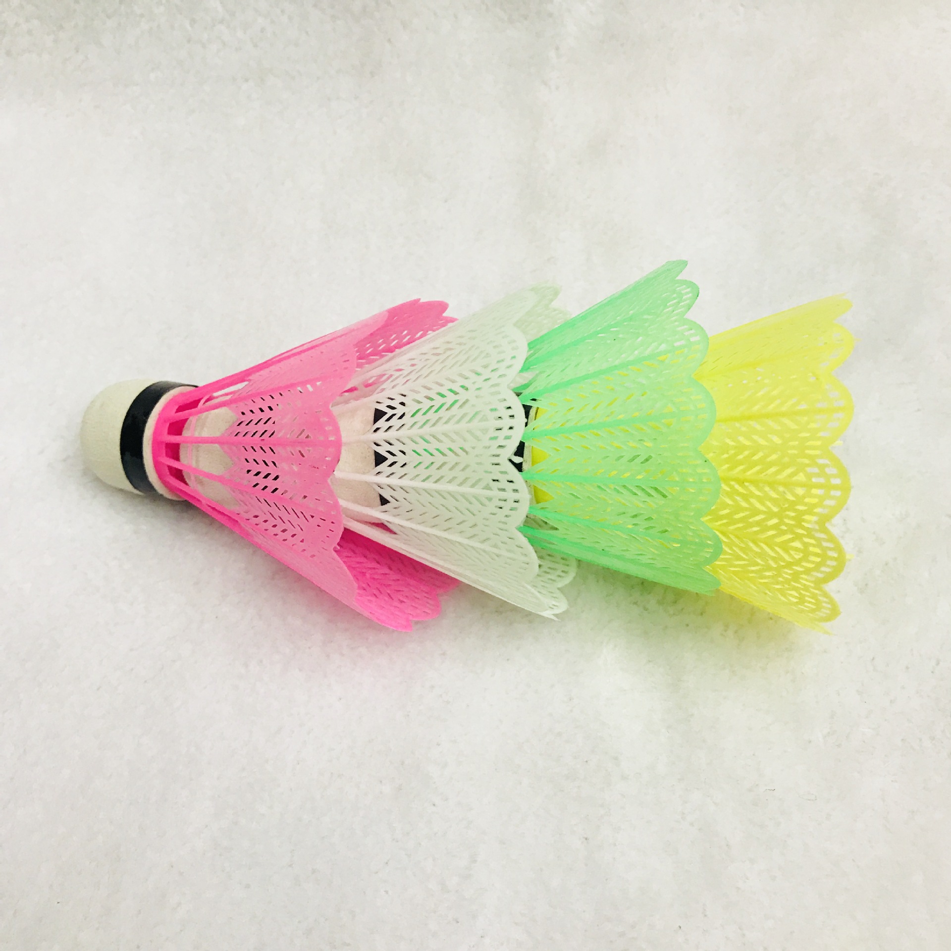 The factory sells the color plastic badminton bubble ball the first 4 barrels of children to fight small wholesale.