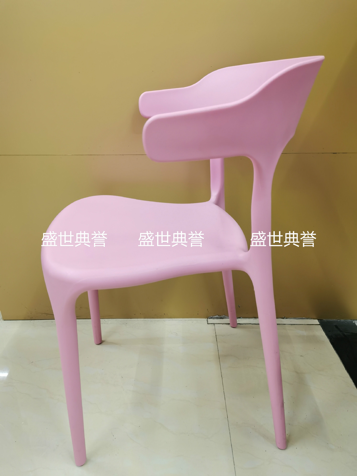 Foreign Trade Export Plastic Folding Chair Shopping Mall Fashion Restaurant Ox Horn Chair Outdoor Wedding Plastic Chair Foreign Trade Export Plastic Folding Chair Shopping Mall Fashion Restaurant Ox Horn Chair Outdoor Wedding Plastic Chair
