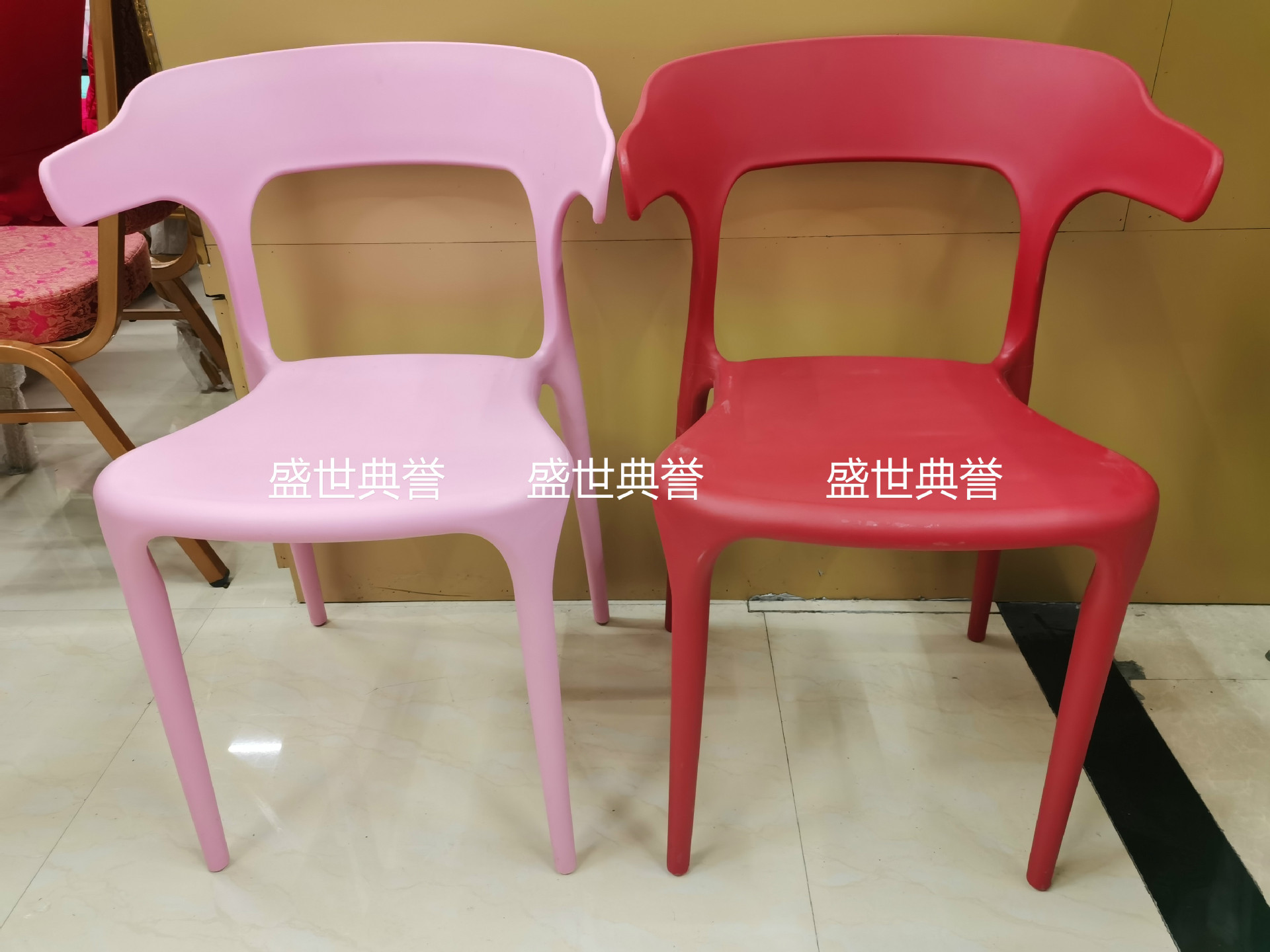 Foreign Trade Export Outdoor Chair of Wedding Ceremony Wedding Plastic Folding Chair Modern Restaurant Ox Horn Chair Foreign Trade Export Outdoor Chair of Wedding Ceremony Wedding Plastic Folding Chair Modern Restaurant Ox Horn Chair