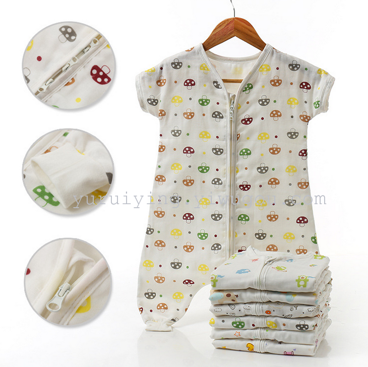 The spring and summer baby four layers of gauze printing anti air conditioning was kicked by straddle the sleeping bag