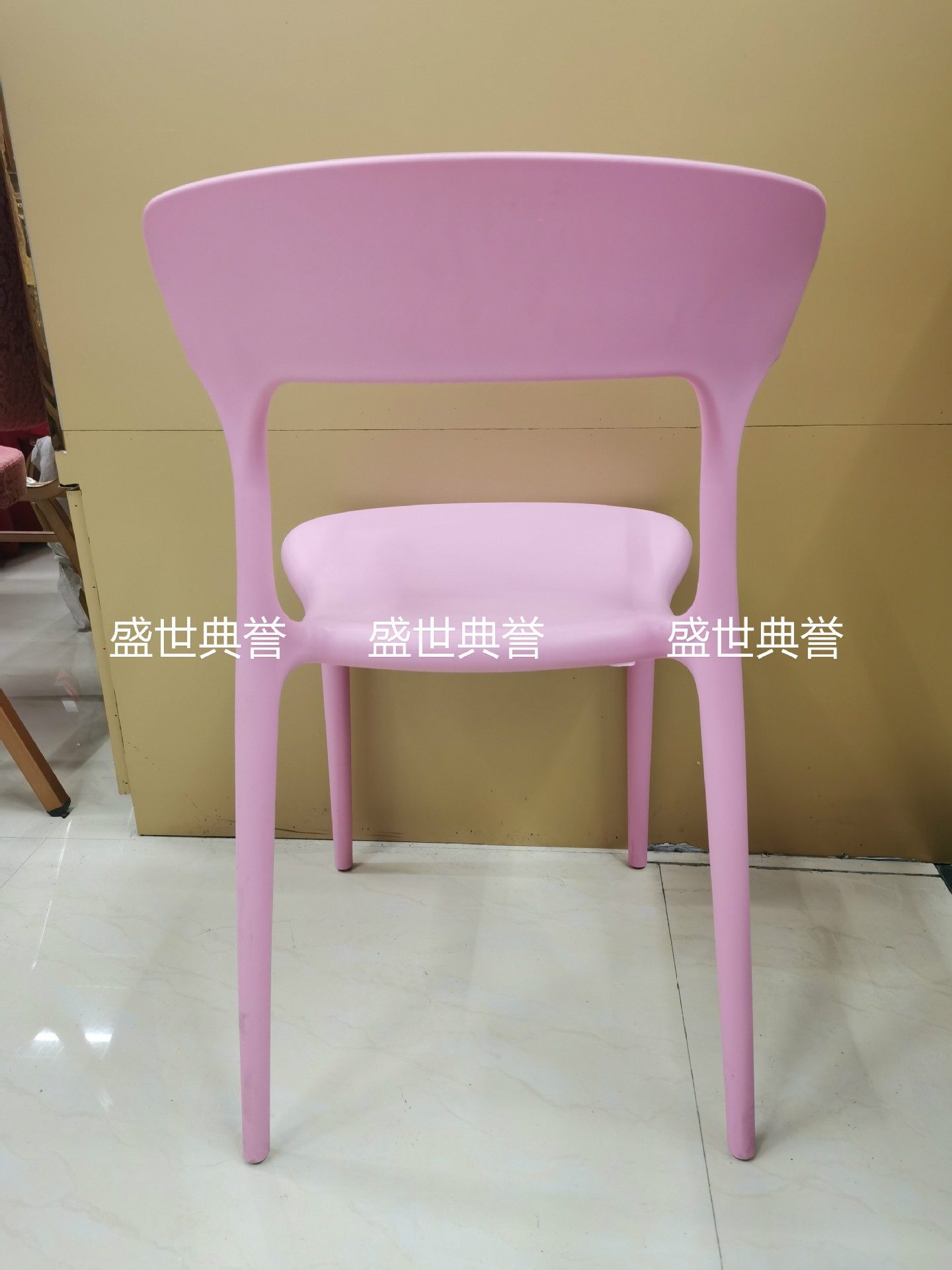 Yiwu Foreign Trade Outdoor Chair of Wedding Ceremony Wedding Plastic Folding Chair Theme Restaurant Dining Chair