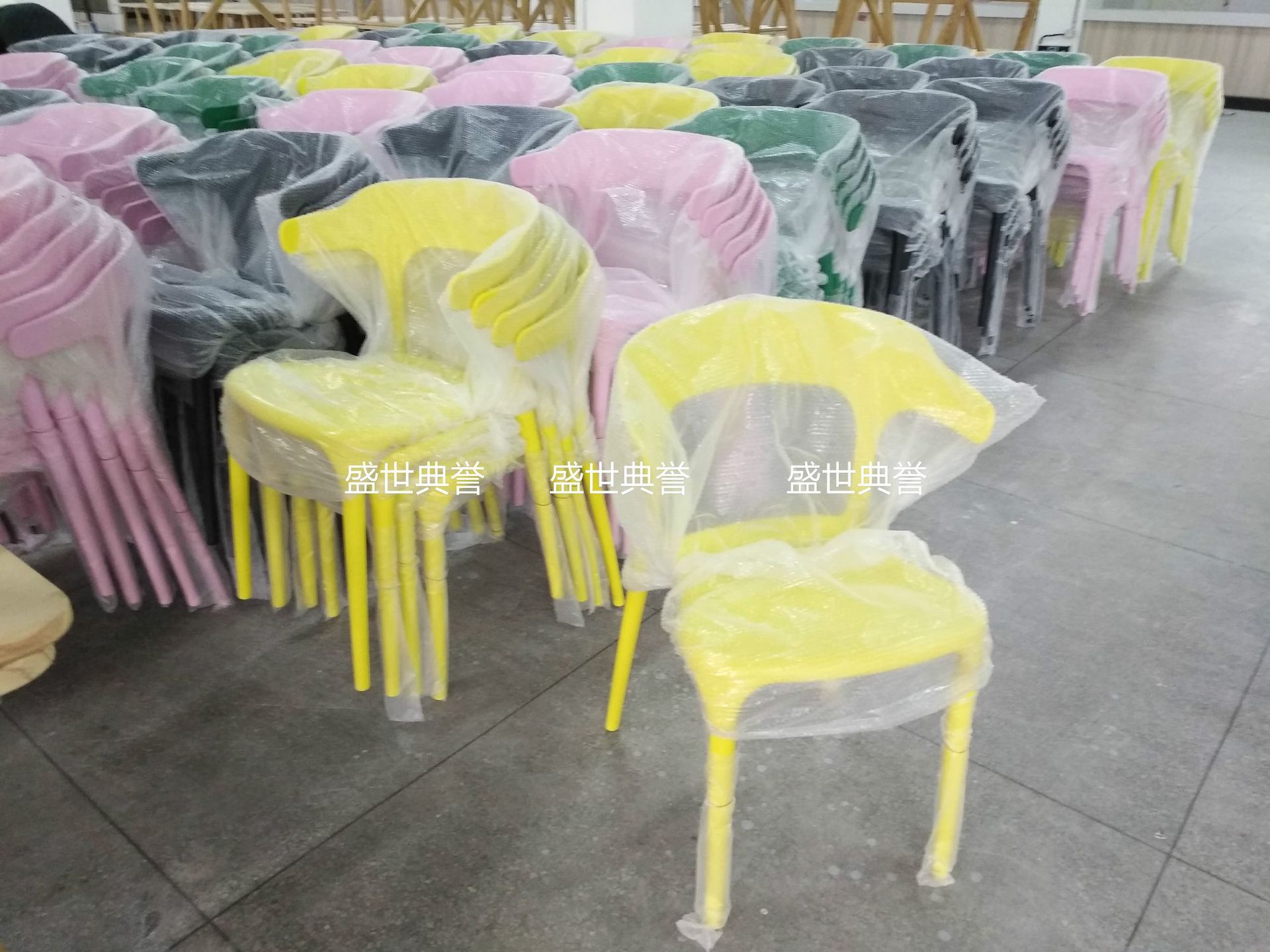 Yiwu Foreign Trade Outdoor Chair of Wedding Ceremony Wedding Plastic Folding Chair Theme Restaurant Dining Chair