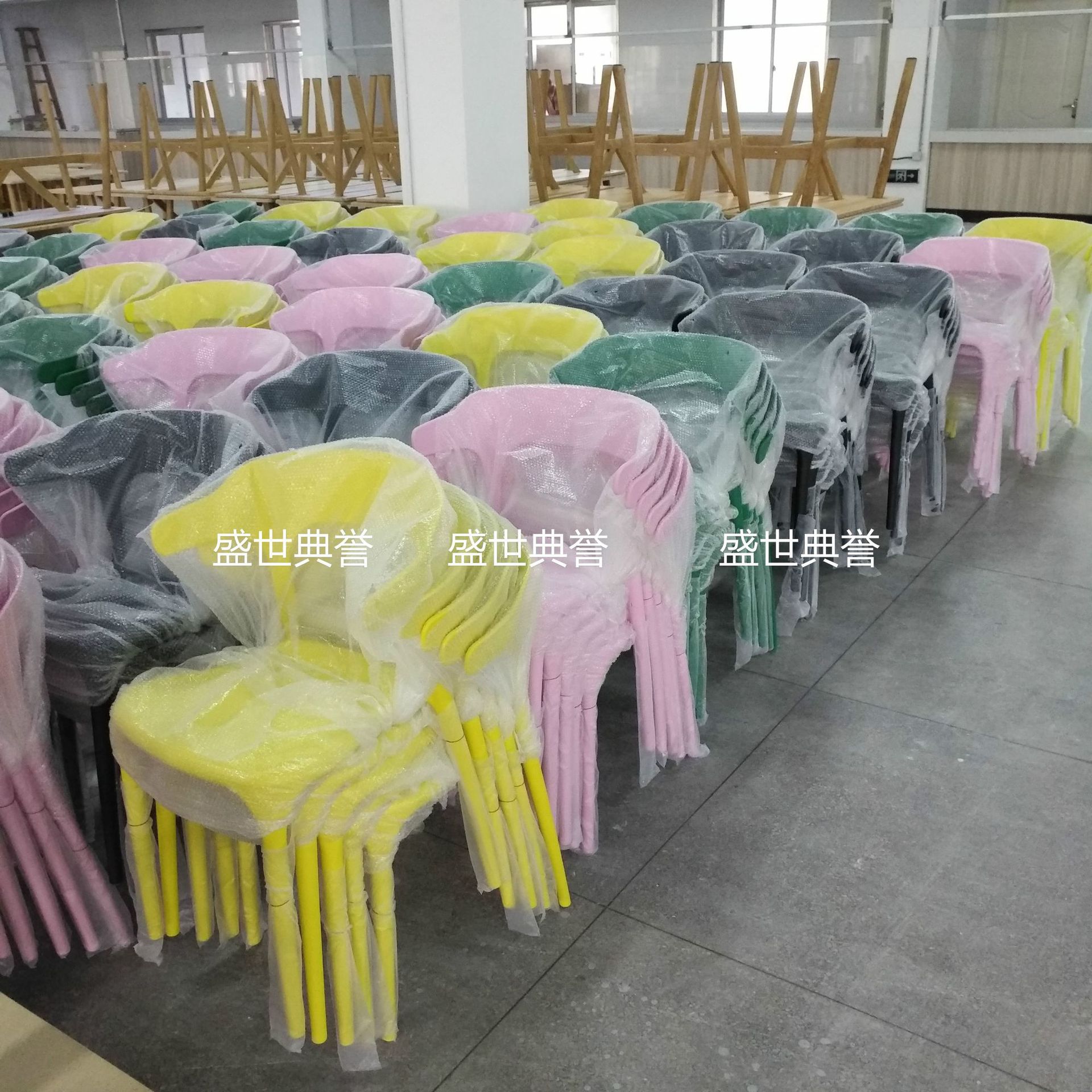 Yiwu Foreign Trade Outdoor Chair of Wedding Ceremony Wedding Plastic Folding Chair Theme Restaurant Dining Chair