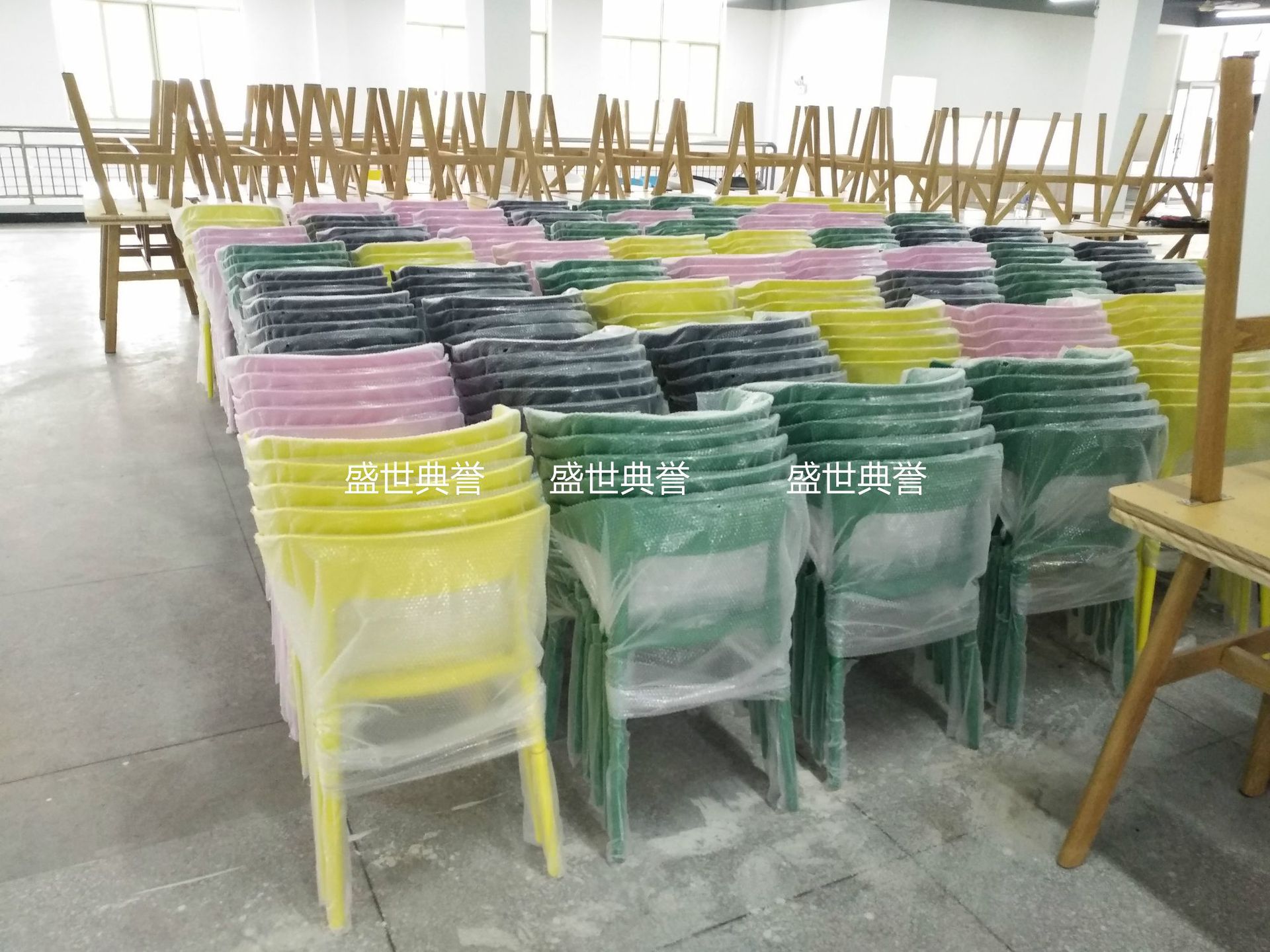 Yiwu Foreign Trade Outdoor Chair of Wedding Ceremony Wedding Plastic Folding Chair Theme Restaurant Dining Chair