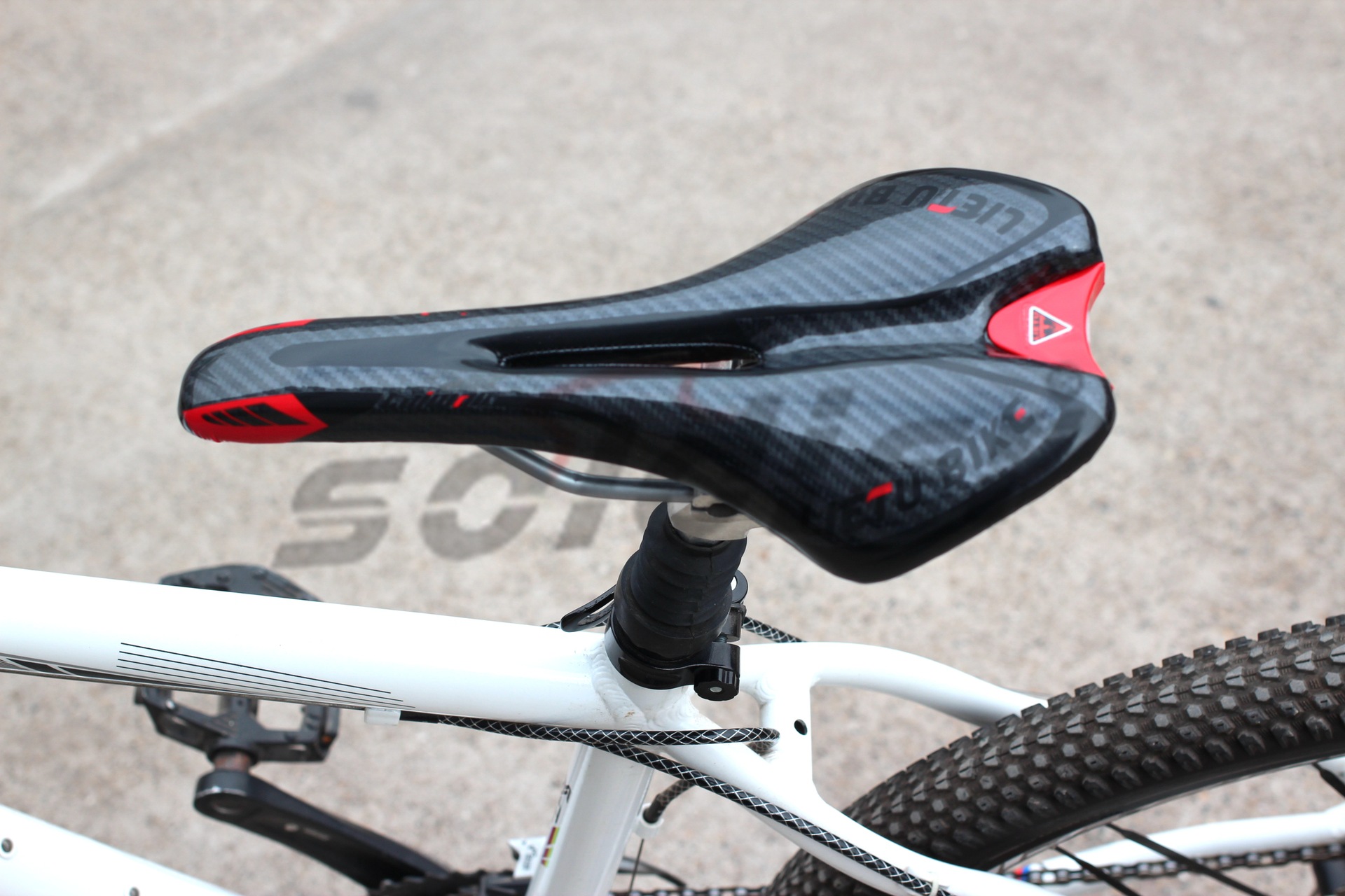 New bicycle cushion hunting on the road hole cushion mountain bike road car special soft and comfortable New bicycle cushion hunting on the road hole cushion mountain bike road car special soft and comfortable