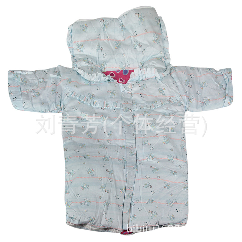 Baby with sleeved sleeping bag in autumn and winter is kicked by Baby Baby with sleeved sleeping bag in autumn and winter is kicked by Baby
