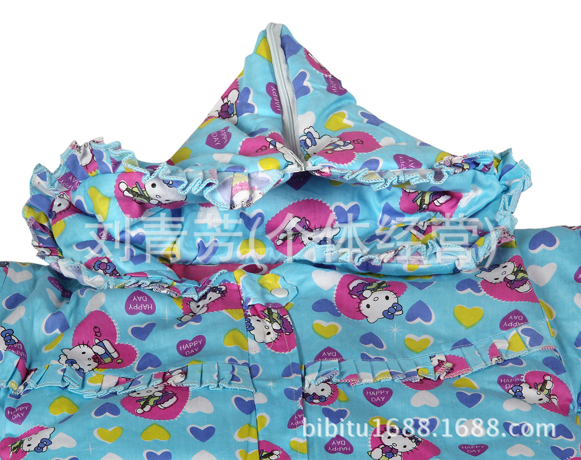 Baby with sleeved sleeping bag in autumn and winter is kicked by Baby Baby with sleeved sleeping bag in autumn and winter is kicked by Baby