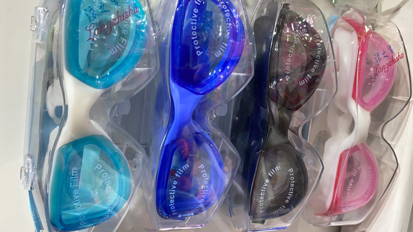 Our Factory Specializes in Producing Diving Mask Swimming Goggles Swimming Caps Our Factory Specializes in Producing Diving Mask Swimming Goggles Swimming Caps