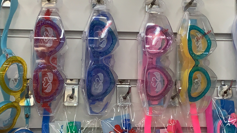 Our Factory Specializes in Producing Diving Mask Swimming Goggles and Swimming Caps. Our Factory Specializes in Producing Diving Mask Swimming Goggles and Swimming Caps.
