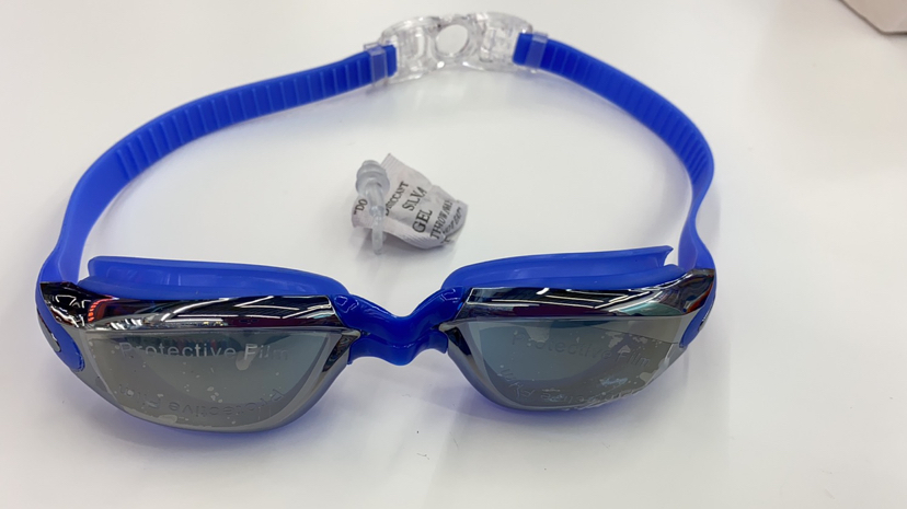Our Factory Specializes in Producing Diving Mask Swimming Goggles and Swimming Caps.