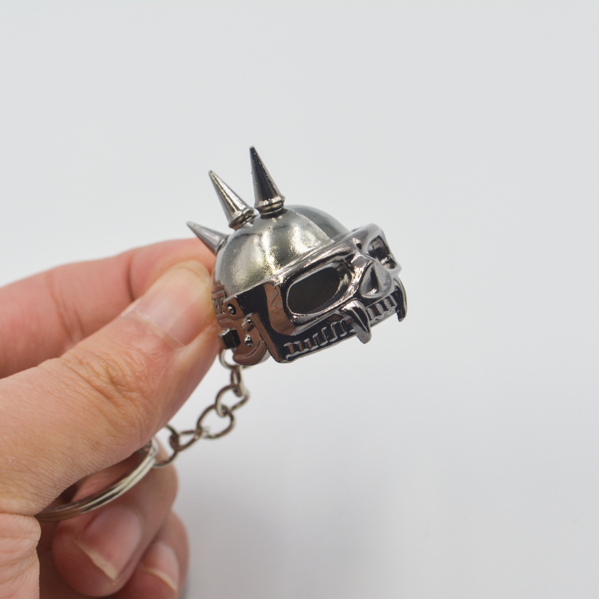 PUBG Chicken Dinner Helmet Keychain Pendant Survival 4 * 2.8cm Three-Level Skull Helmet Zinc Alloy Stall Toy
