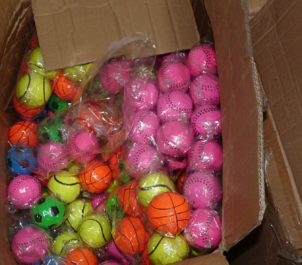 Elastic rubber ball ball. The pet toy toy balls football basketball tennis baseball Elastic rubber ball ball. The pet toy toy balls football basketball tennis baseball