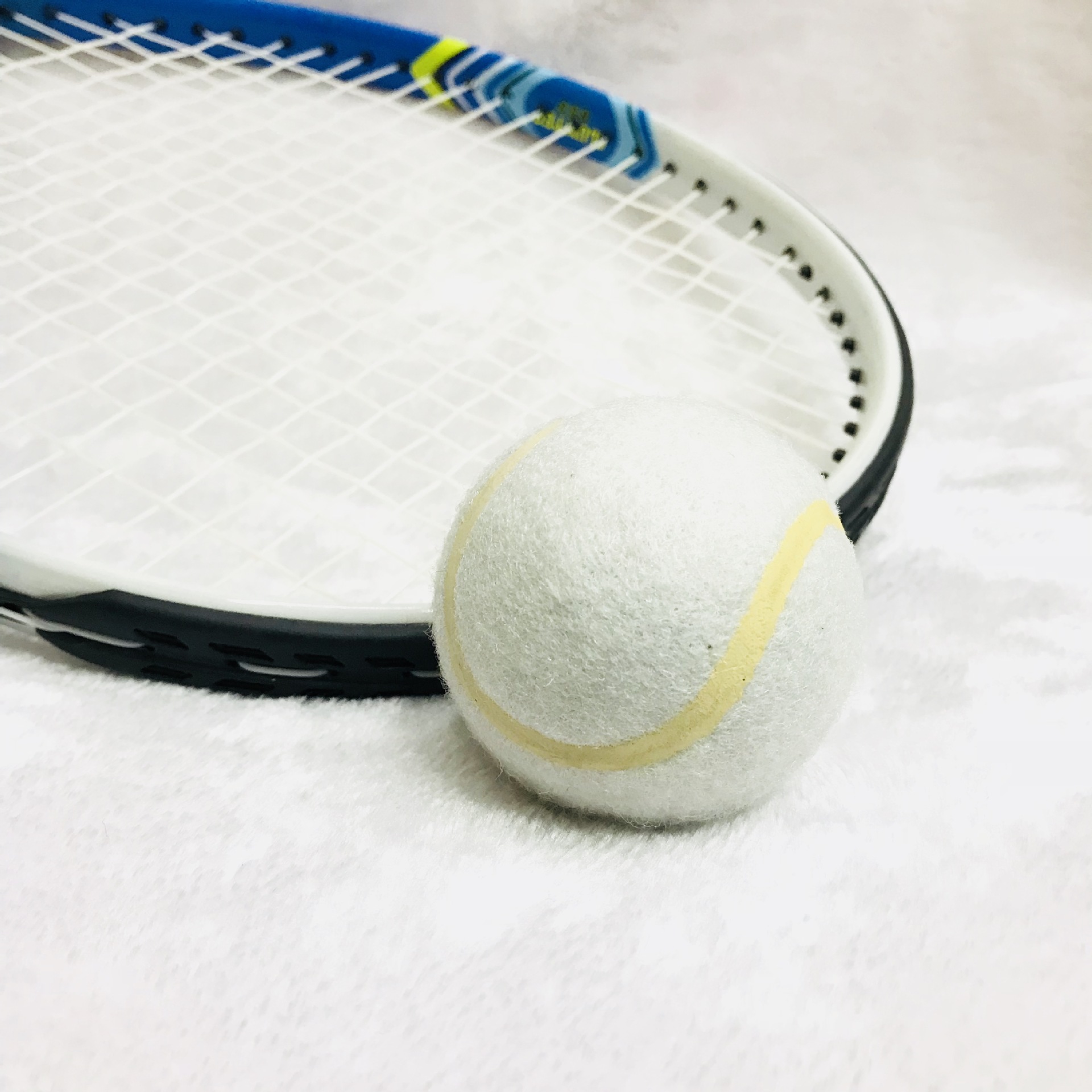 Clean white tennis ball washing and laundry down products customized for export manufacturers direct sales. Clean white tennis ball washing and laundry down products customized for export manufacturers direct sales.