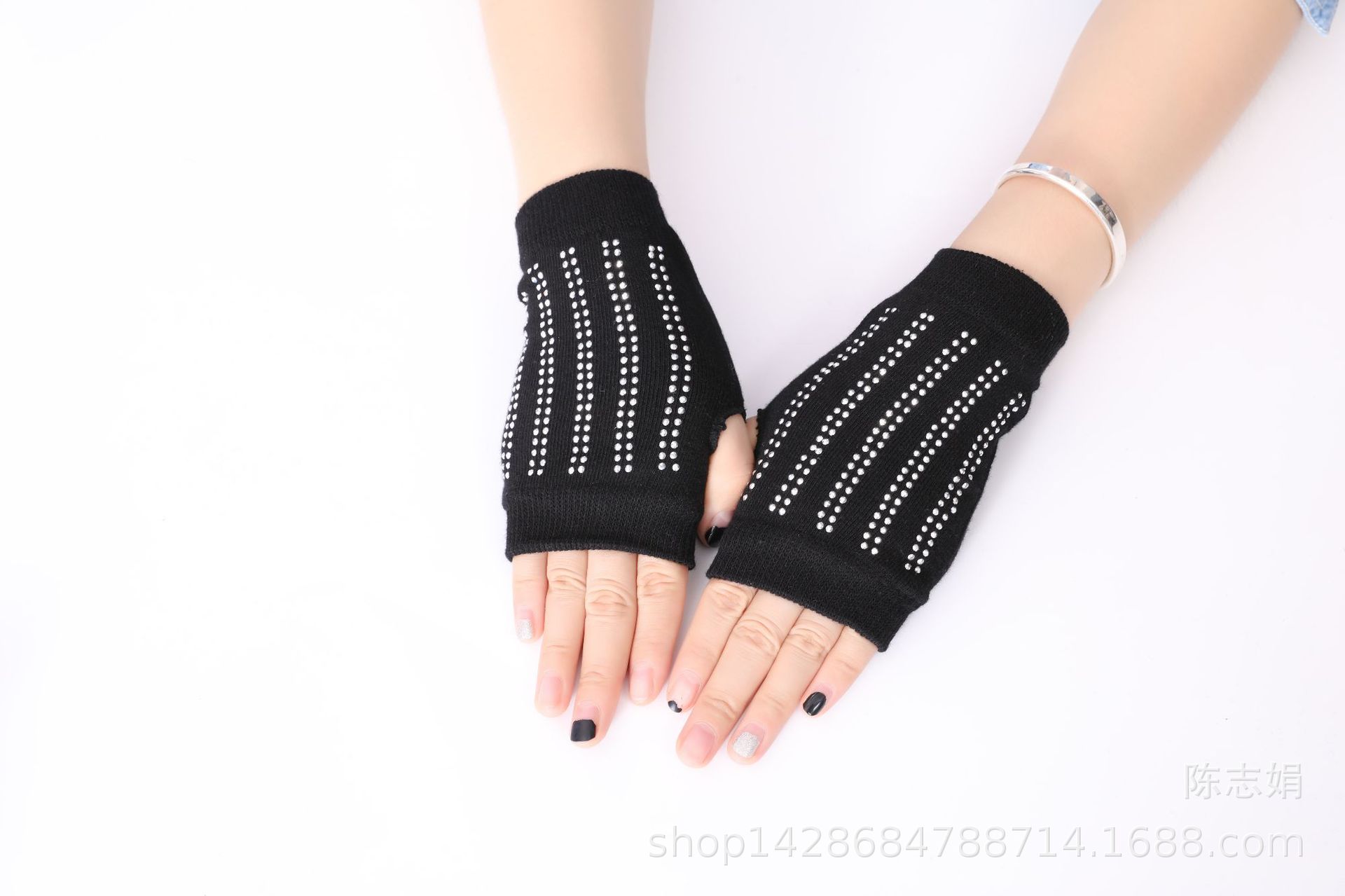 2018 new cool water drill rivet student open-finger sailor dance gloves five-coded star half-finger knitted gloves 2018 new cool water drill rivet student open-finger sailor dance gloves five-coded star half-finger knitted gloves