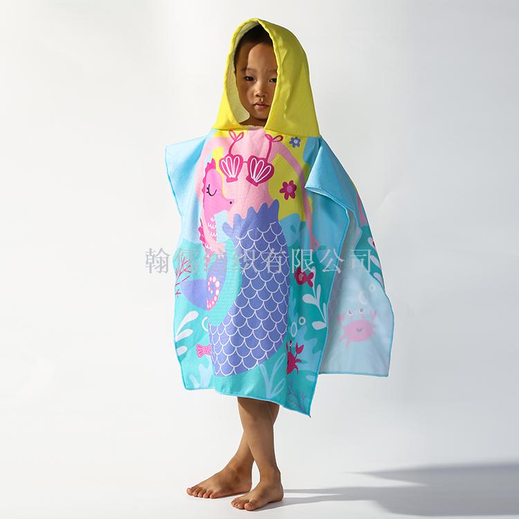 Portable outdoor beach towel for children&#039;s cape.