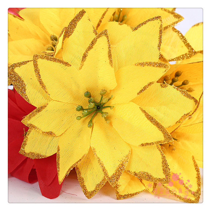 Gold gilt edges high-grade decorated Christmas tree Christmas flower bouquet flower arrangement Gold gilt edges high-grade decorated Christmas tree Christmas flower bouquet flower arrangement