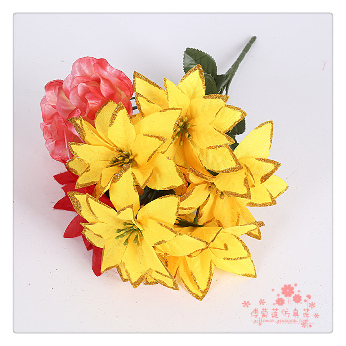 Gold gilt edges high-grade decorated Christmas tree Christmas flower bouquet flower arrangement Gold gilt edges high-grade decorated Christmas tree Christmas flower bouquet flower arrangement
