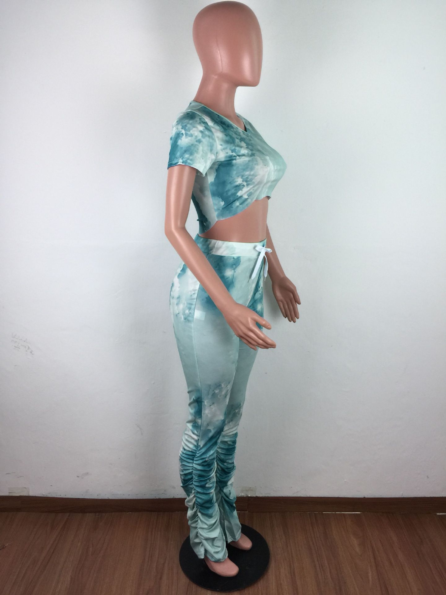 A3193 New European and American women's tie-dye fashion pleated slit Micro trumpet sports suit (including mask)