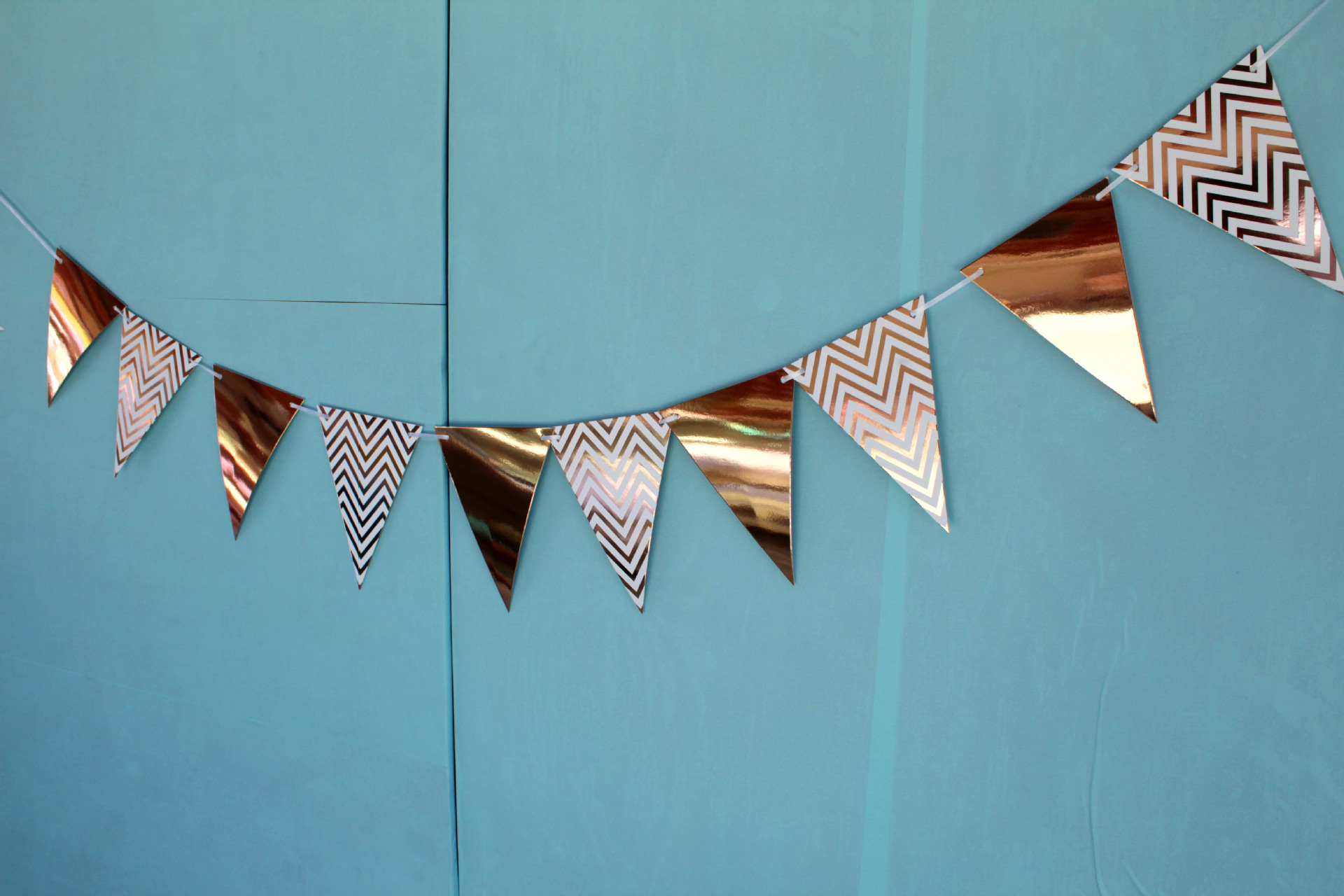 Gilding Wave Triangle Bunting Hanging Flags Hanging Flag Latte Art Party Atmosphere Layout Atmosphere Background Prop Party Supplies Gilding Wave Triangle Bunting Hanging Flags Hanging Flag Latte Art Party Atmosphere Layout Atmosphere Background Prop Party Supplies