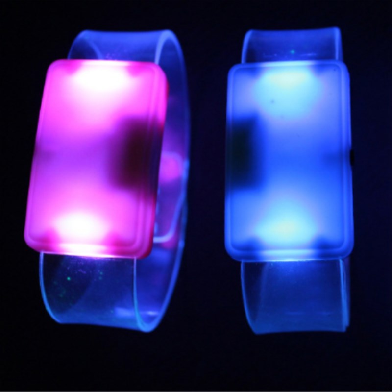 The new LED flashlight bracelet with luminous bracelet and luminous bracelet can customize the customer&#039;s logo.