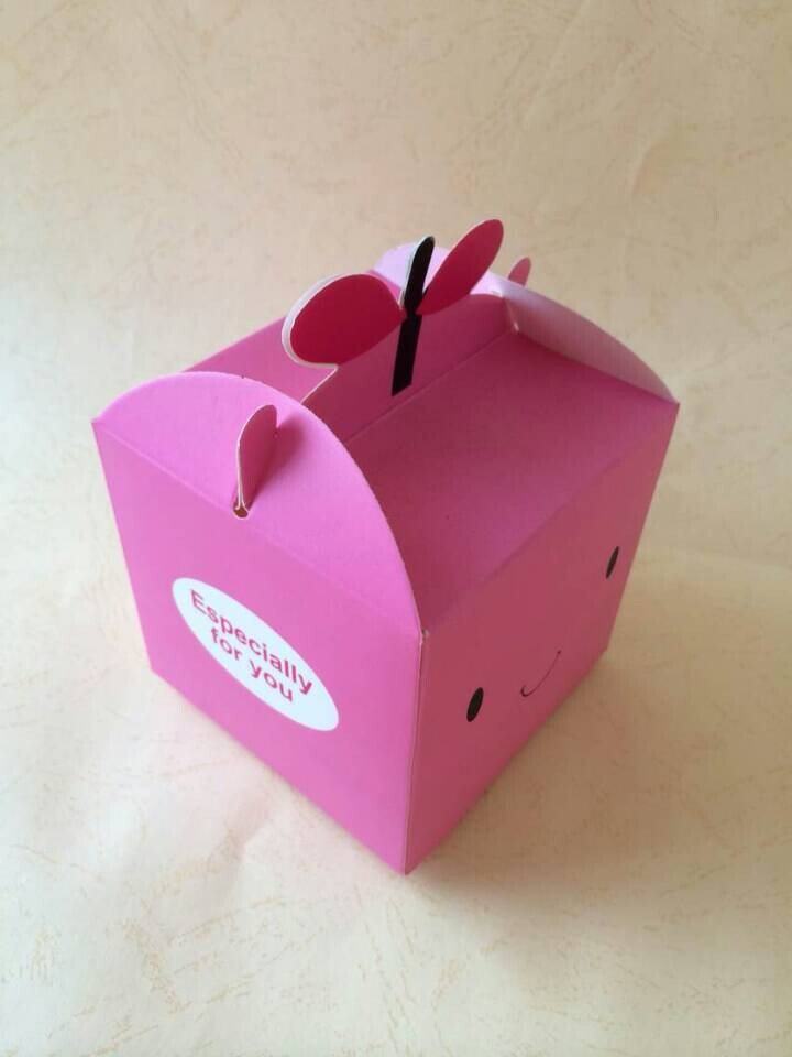 Mobile wedding candy boxes smiley Apple candy box specifications 9*9*8.5CM
