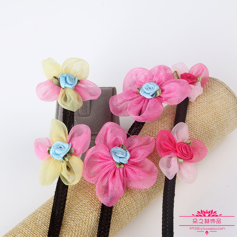 Beautiful and lovely fresh flowers blossom hair rope ring hair headdress
