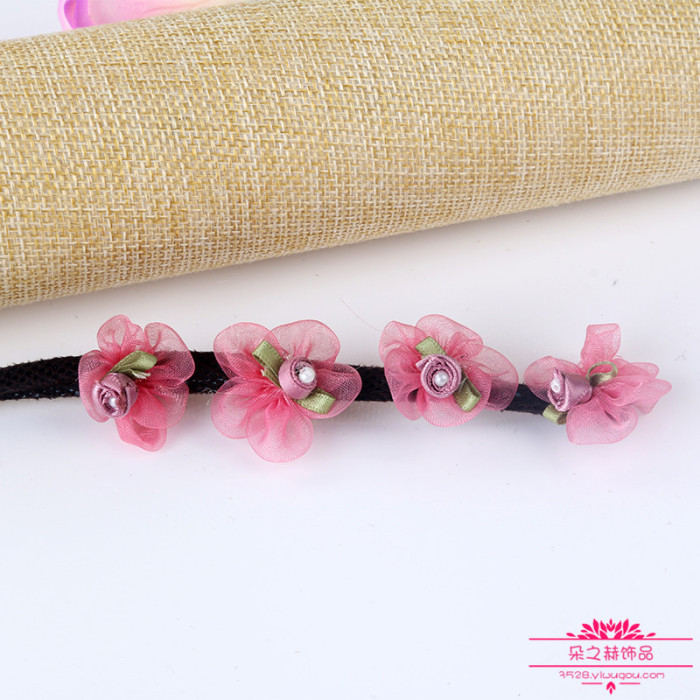 Beautiful and lovely fresh flowers blossom hair rope ring hair headdress Beautiful and lovely fresh flowers blossom hair rope ring hair headdress