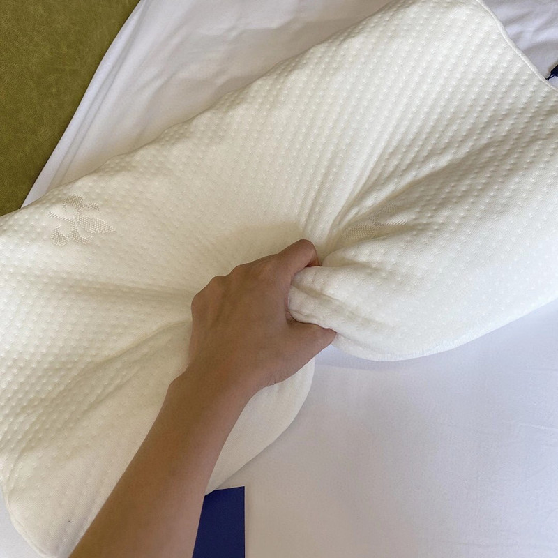 WeChat Hot-Selling Hilton Pillow Core Bouncy Latex Memory Pillow Neck Pillow