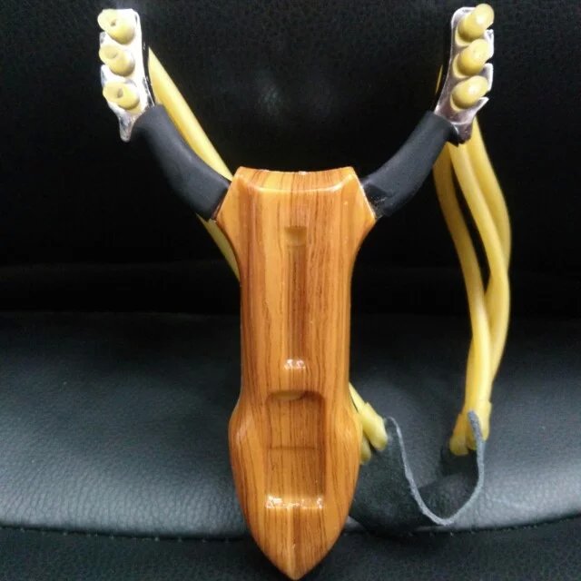 Wood razor three shares of Yiwu purchase the Pearl adult outdoor slingshot slingshot slingshot wholesale