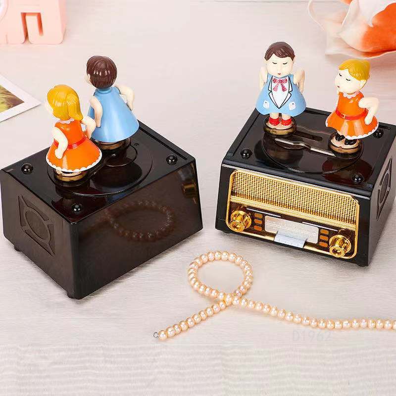 Creative Cute Kiss Doll Retro Radio Music Box Music Box for Girls Lover Decoration Decoration Gifts