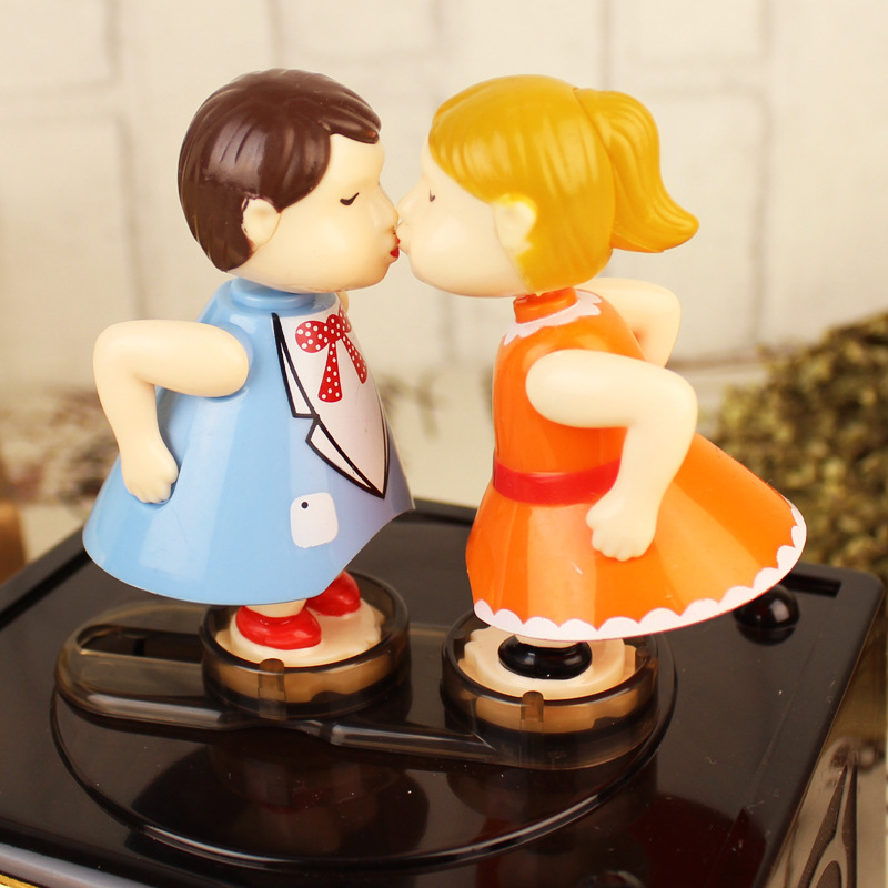 Creative Cute Kiss Doll Retro Radio Music Box Music Box for Girls Lover Decoration Decoration Gifts