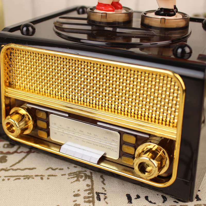 Creative Cute Kiss Doll Retro Radio Music Box Music Box for Girls Lover Decoration Decoration Gifts