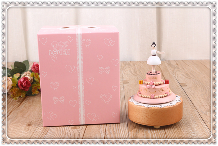 Creative birthday novelty gift dancing cake style real wood material music box of fashion octave box