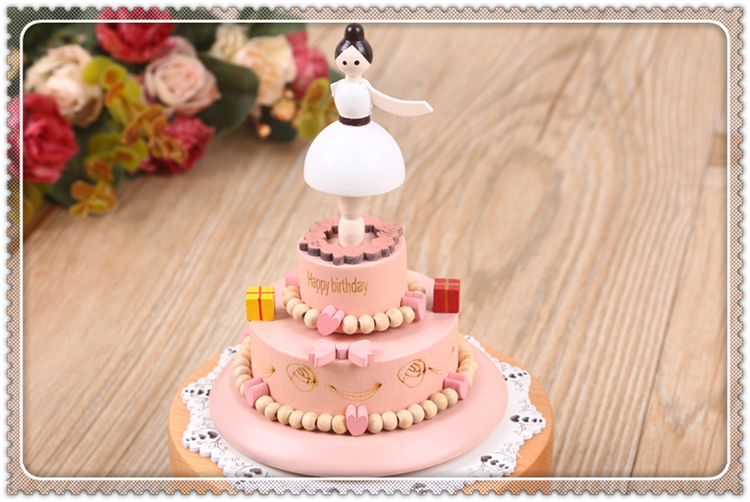 Creative birthday novelty gift dancing cake style real wood material music box of fashion octave box