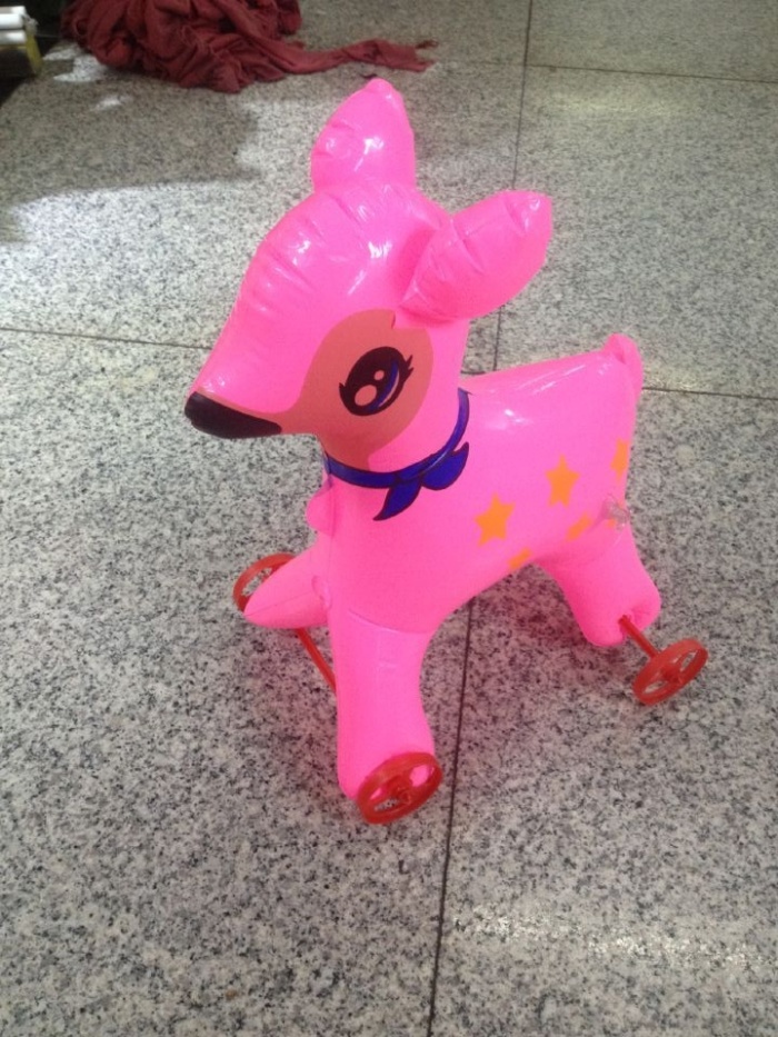 Inflatable toys children toy animals pulling small wheels with pull rope Inflatable toys children toy animals pulling small wheels with pull rope