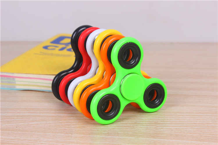 Fingertip Gyro Three-Leaf Gyro Finger Toy Pressure-Reducing Creative Toy Color Hand Spinner Wholesale
