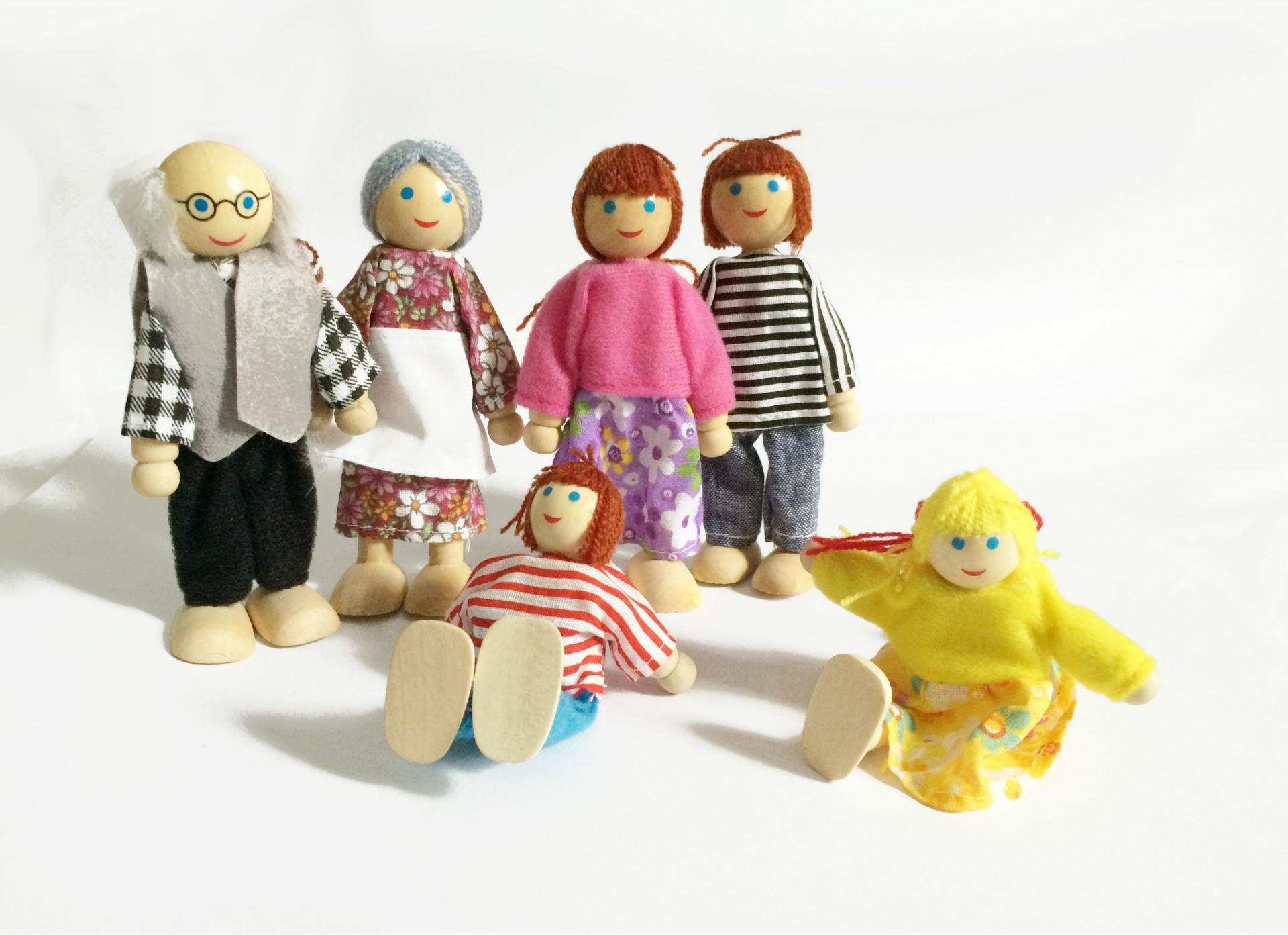 Family 6 expressions using seven wooden doll house doll educational baby toys parent - child Eva joints. 12 Family 6 expressions using seven wooden doll house doll educational baby toys parent - child Eva joints. 12