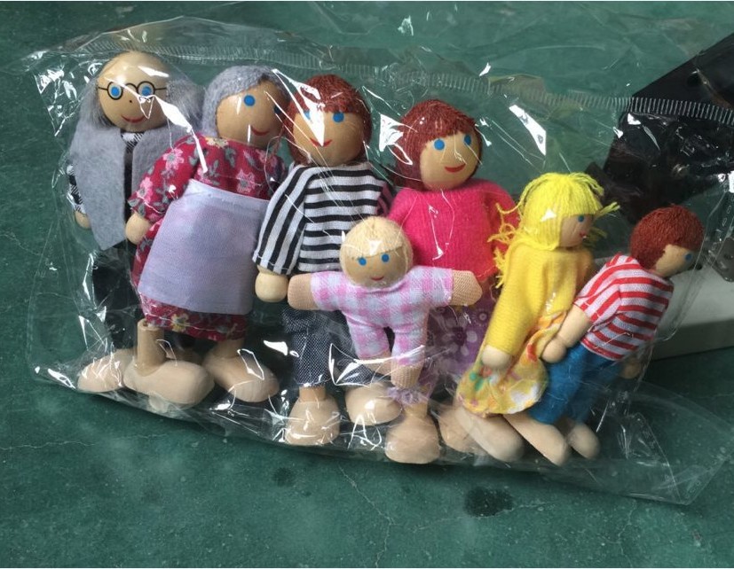 Family 6 expressions using seven wooden doll house doll educational baby toys parent - child Eva joints. 12 Family 6 expressions using seven wooden doll house doll educational baby toys parent - child Eva joints. 12