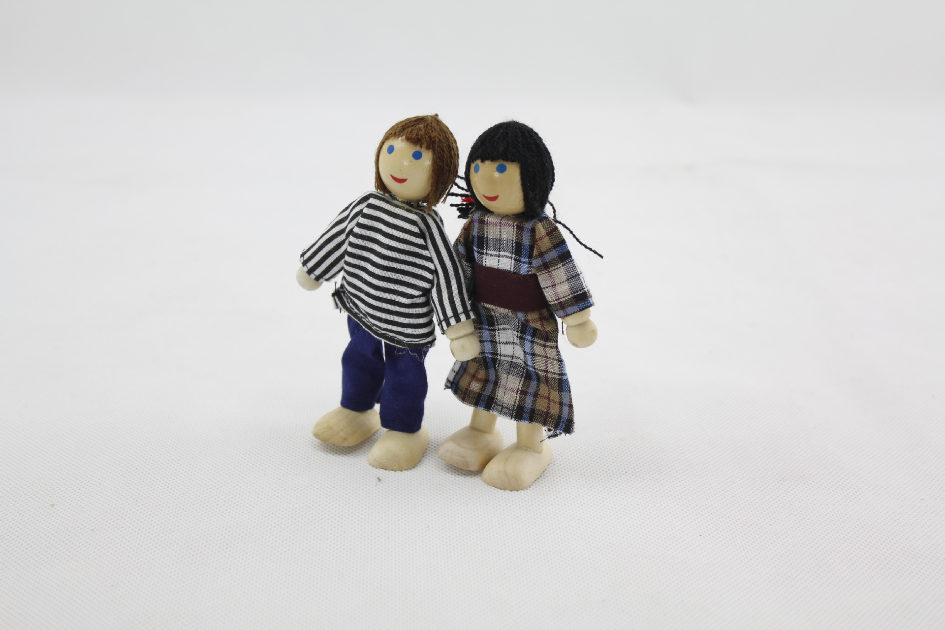 Family 6 expressions using seven wooden doll house doll educational baby toys parent - child Eva joints. 12 Family 6 expressions using seven wooden doll house doll educational baby toys parent - child Eva joints. 12