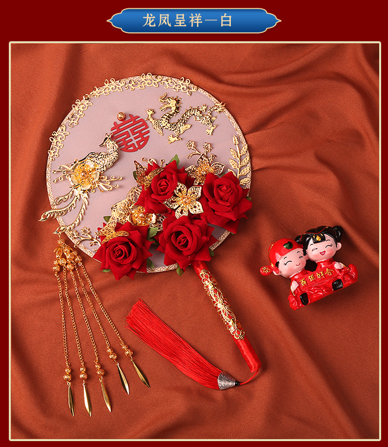 One Piece Dropshipping Xiuhe Circular Fan Bride Chinese Style Wedding Bouquet Holder Antique Wedding Fan Long Handle Finished Fan Wedding Wedding Fan One Piece Dropshipping Xiuhe Circular Fan Bride Chinese Style Wedding Bouquet Holder Antique Wedding Fan Long Handle Finished Fan Wedding Wedding Fan