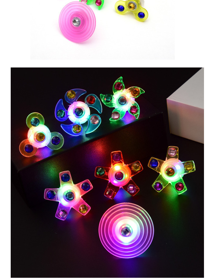 2020 Night Market luminous small toys creative new fingertip gyroscopic children 's ring bracelet street stalls named