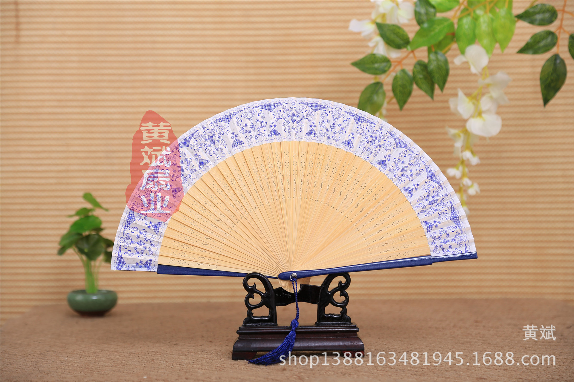 42 Square Chinese Style Painted Blue and White Porcelain Fan * Bamboo Fan Craft Gift Daily Use * Factory Direct Sales * High-End Female Fan 42 Square Chinese Style Painted Blue and White Porcelain Fan * Bamboo Fan Craft Gift Daily Use * Factory Direct Sales * High-End Female Fan